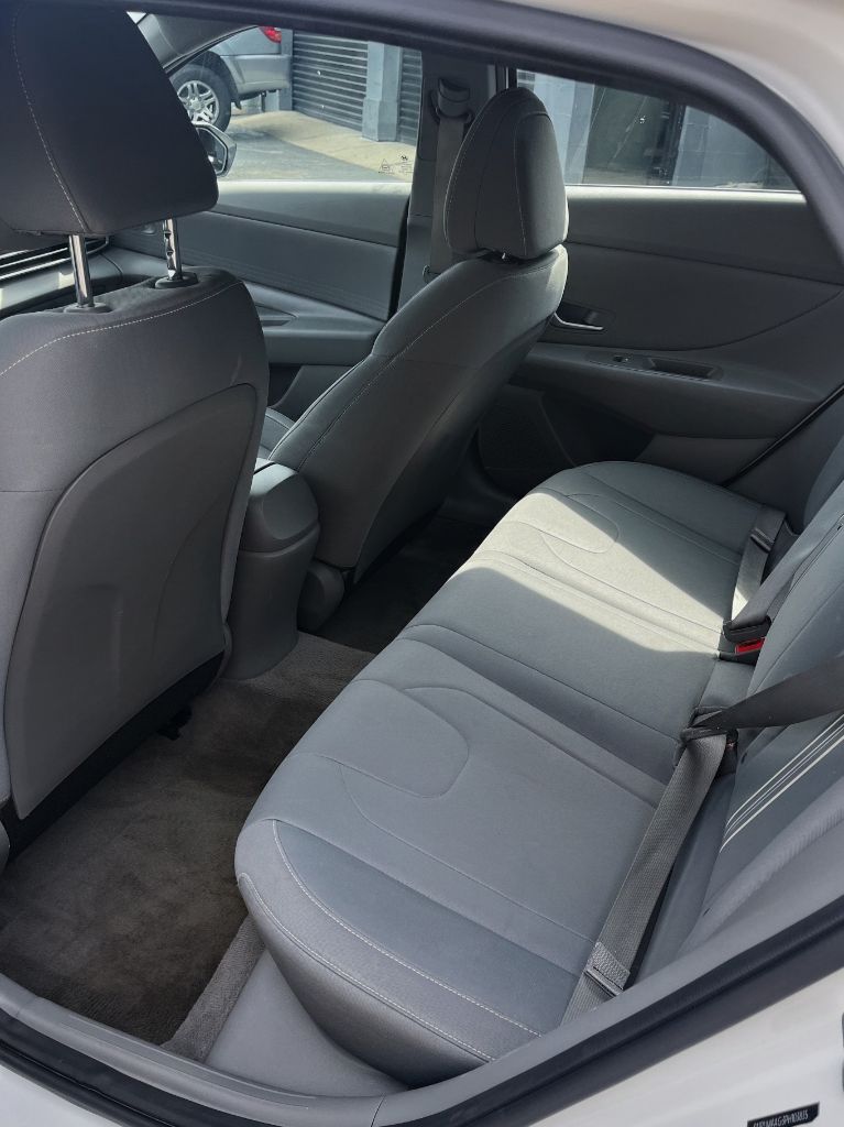 Additional photo of vehicle.