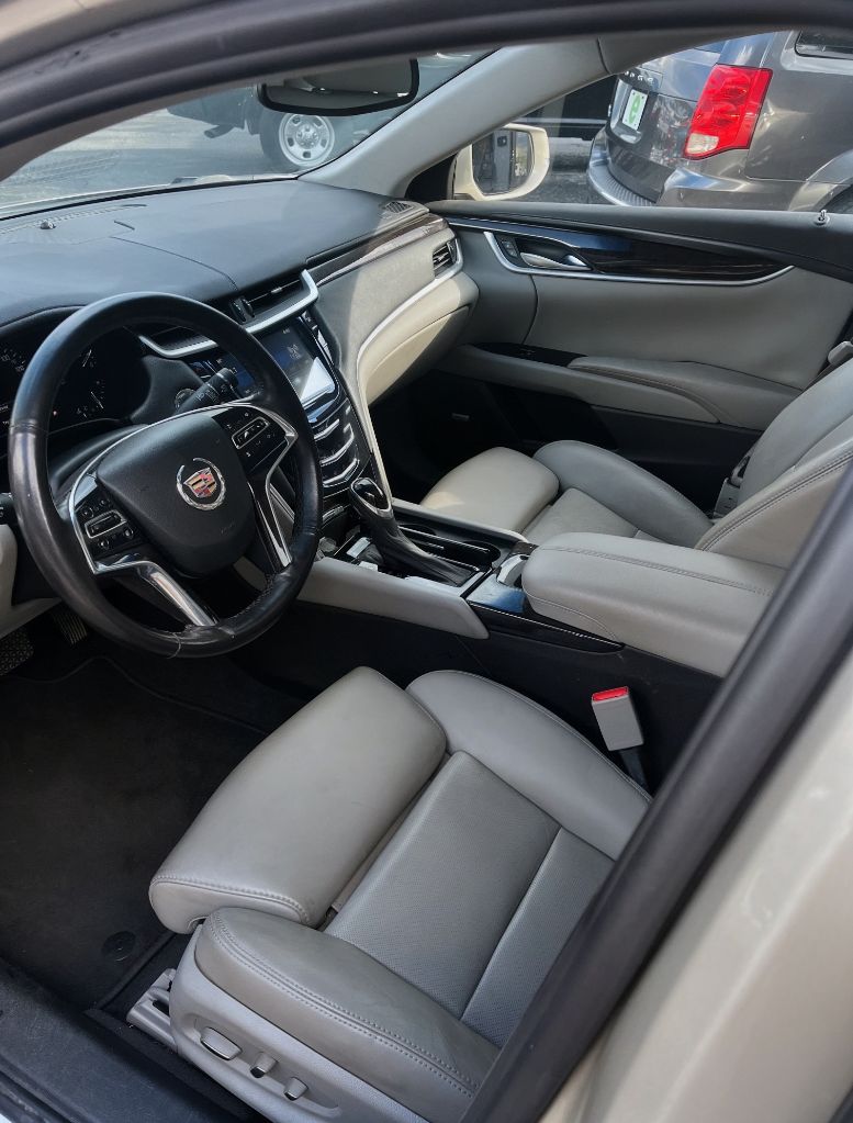 Additional photo of vehicle.