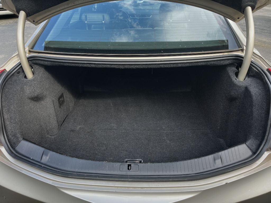 Additional photo of vehicle.