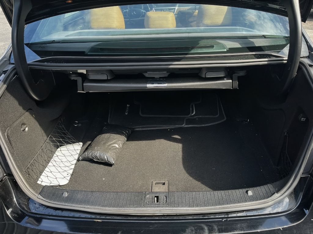 Additional photo of vehicle.