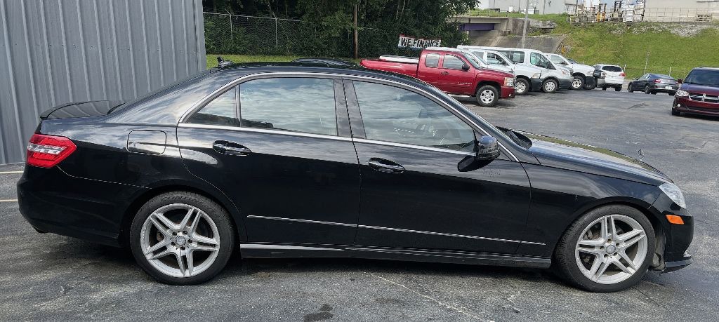 Additional photo of vehicle.