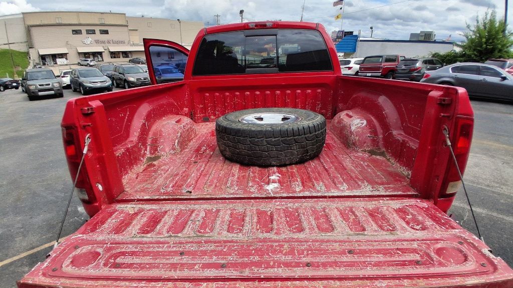 Additional photo of vehicle.