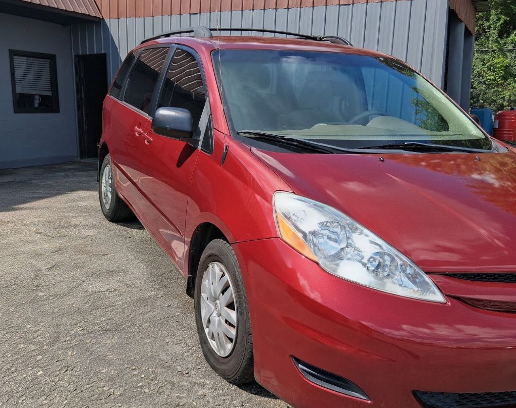 Additional photo of vehicle.