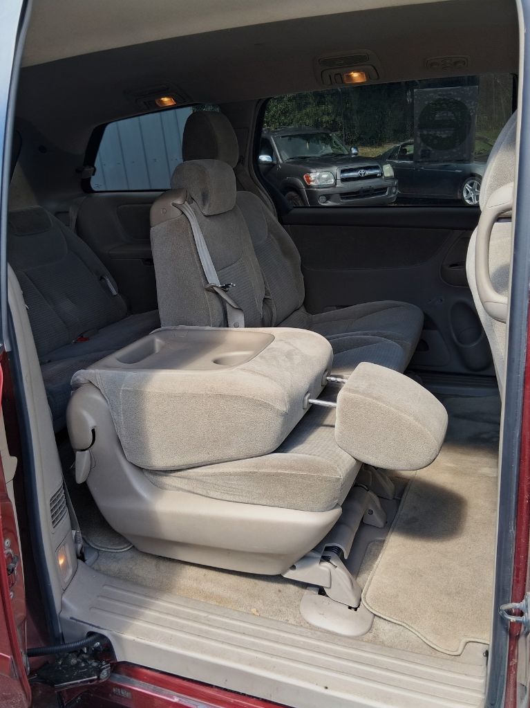 Additional photo of vehicle.