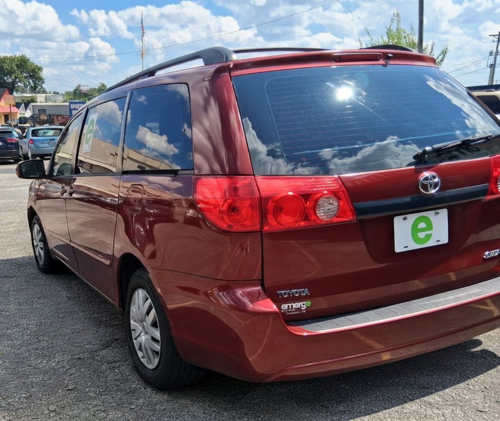 Additional photo of vehicle.