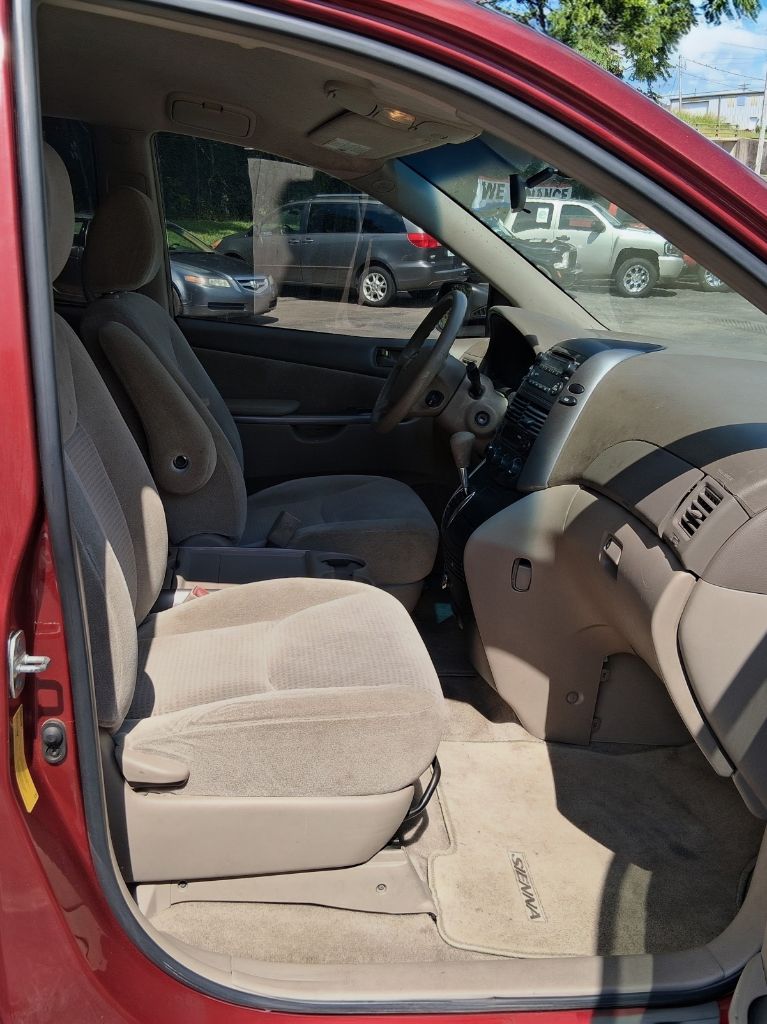 Additional photo of vehicle.