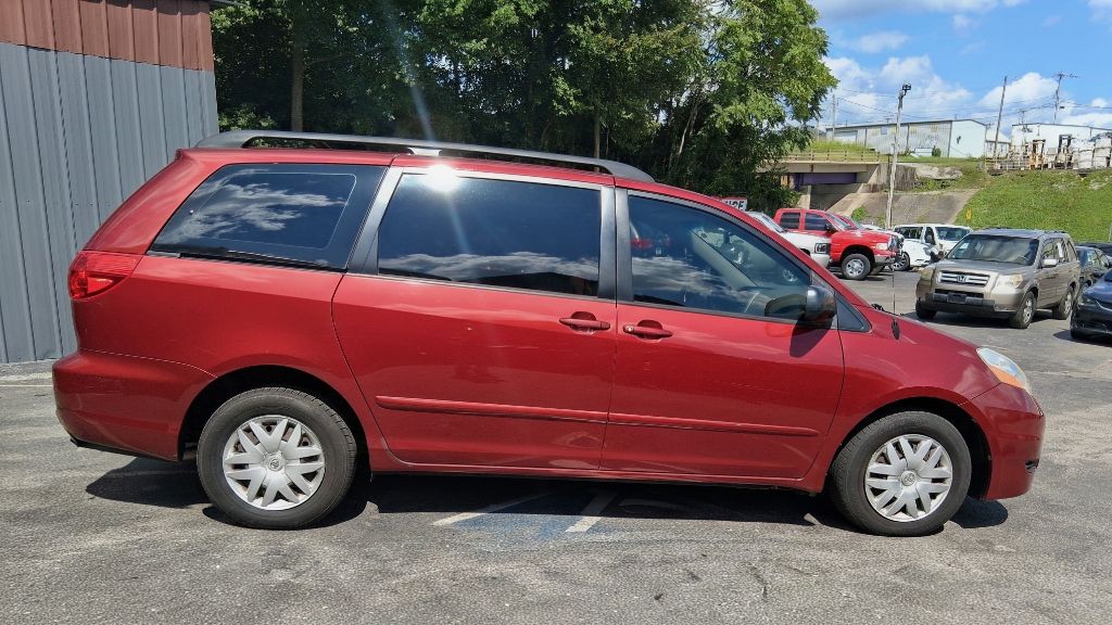 Additional photo of vehicle.