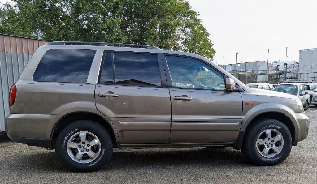 Additional photo of vehicle.