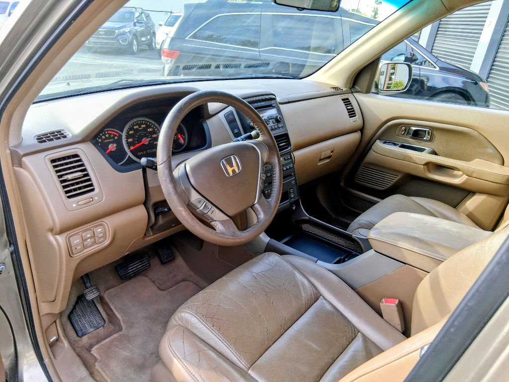 Additional photo of vehicle.