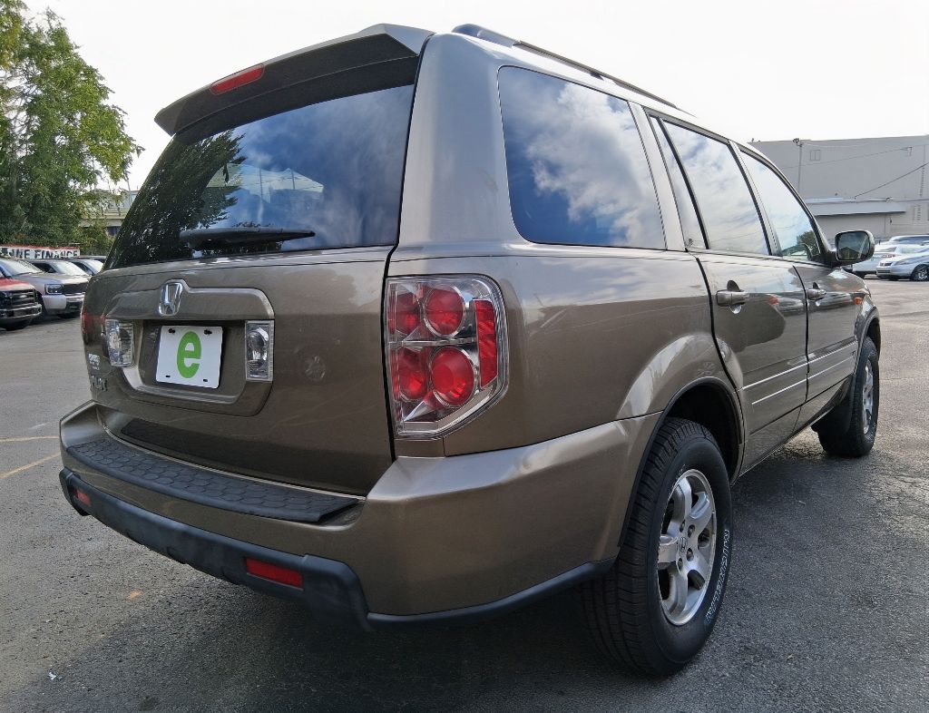 Additional photo of vehicle.