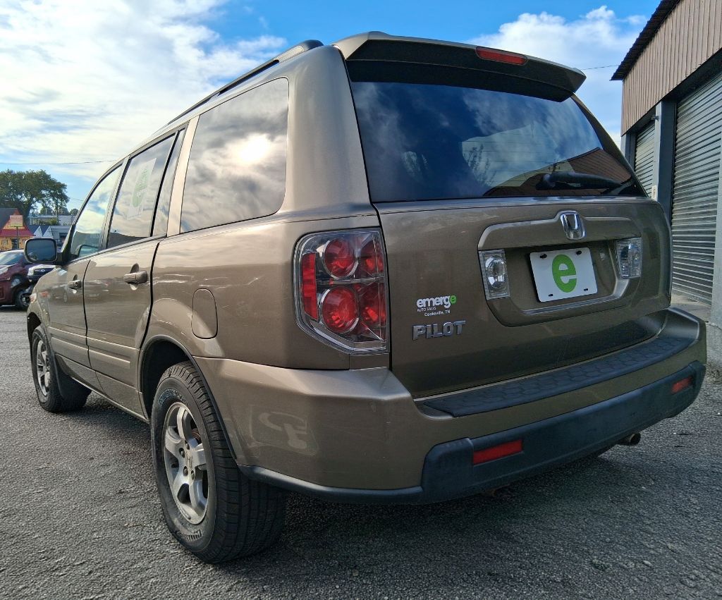 Additional photo of vehicle.