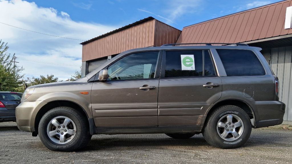 Additional photo of vehicle.