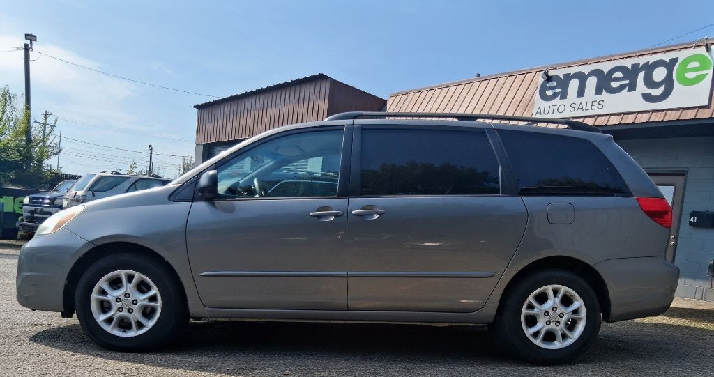 Additional photo of vehicle.