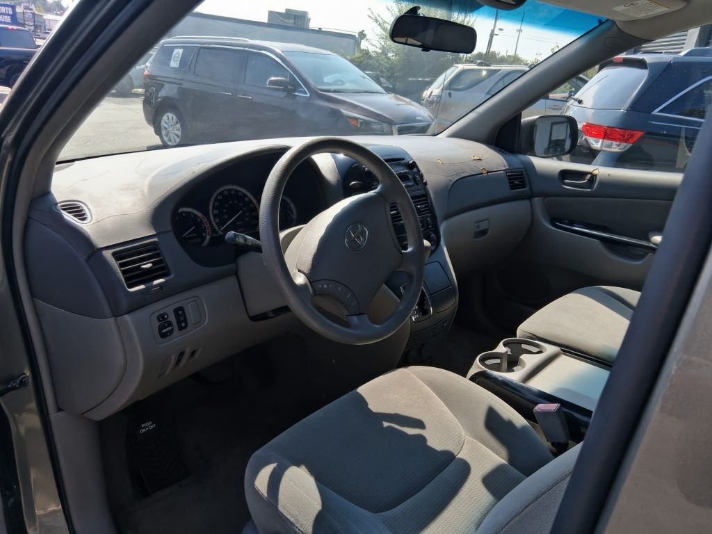 Additional photo of vehicle.