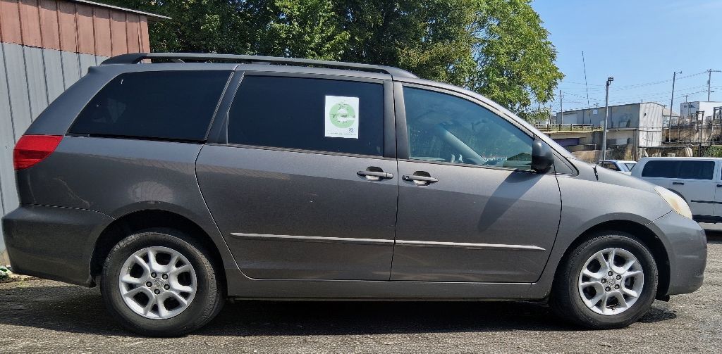 Additional photo of vehicle.