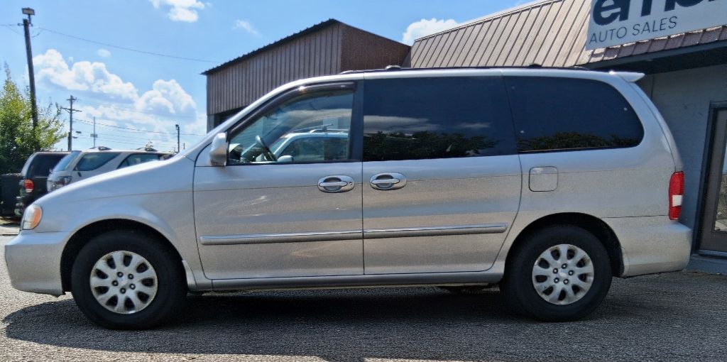 Additional photo of vehicle.