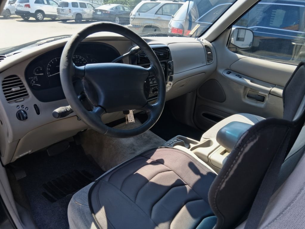 Additional photo of vehicle.