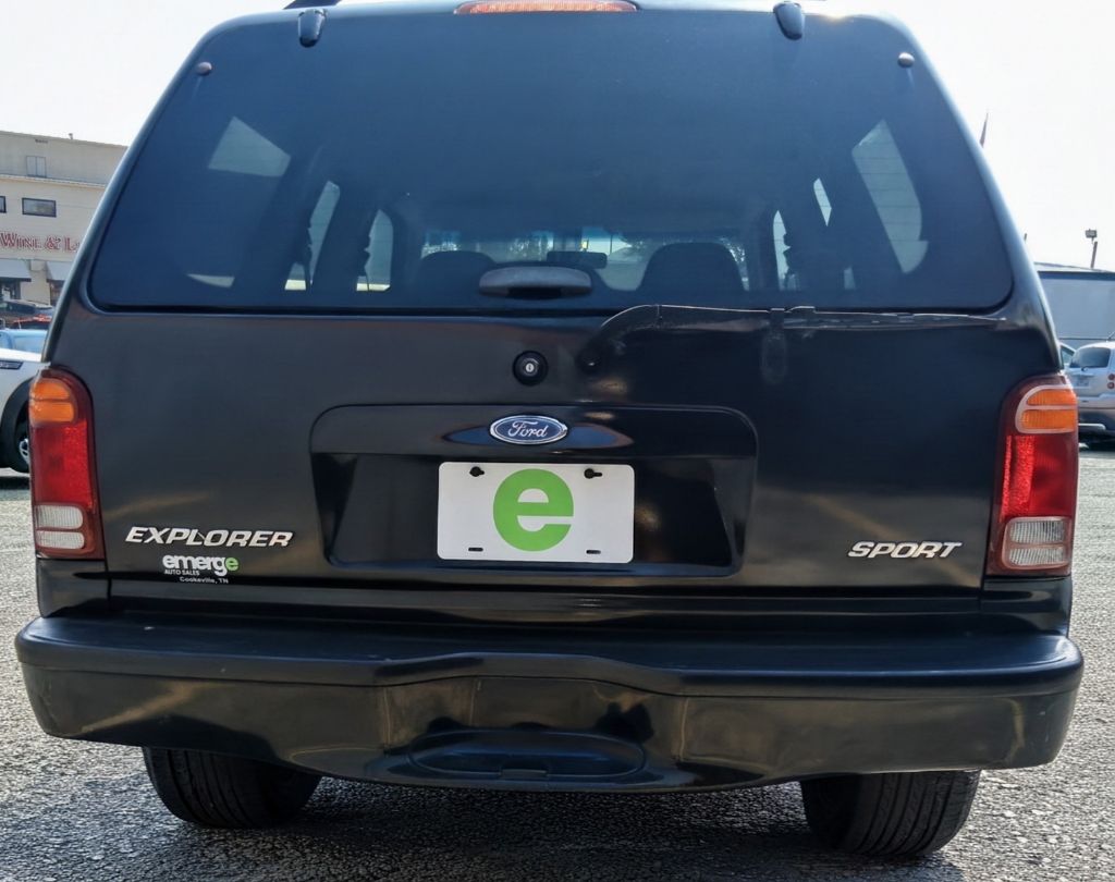 Additional photo of vehicle.