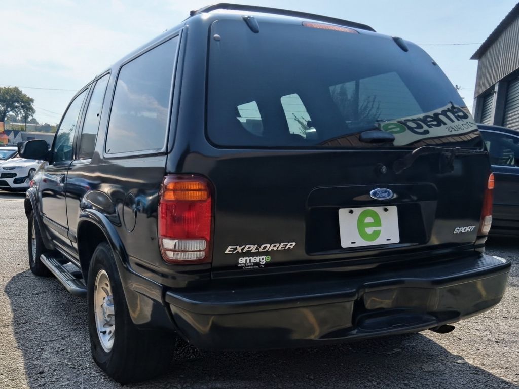 Additional photo of vehicle.