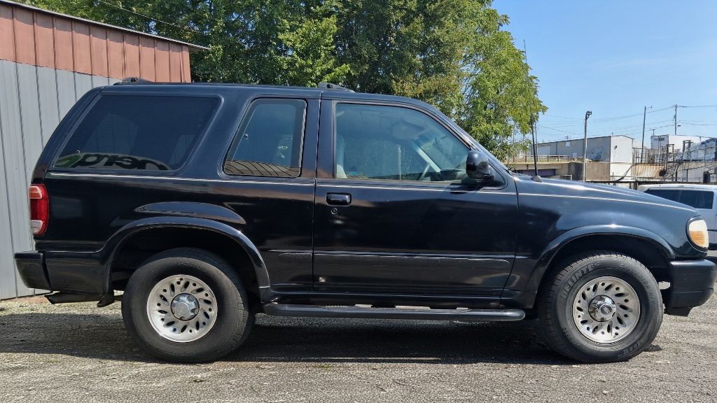Additional photo of vehicle.