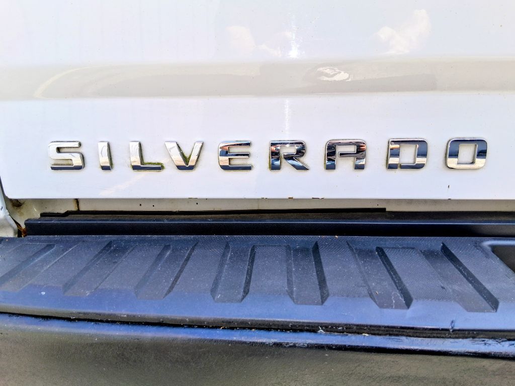 Additional photo of vehicle.