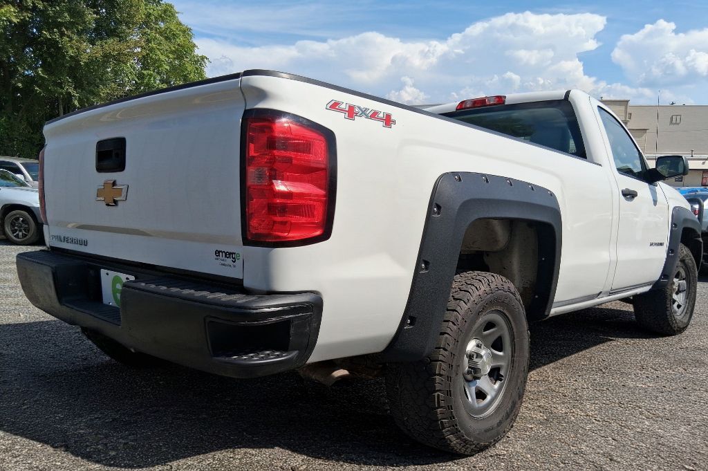 Additional photo of vehicle.