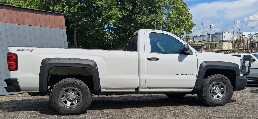 Additional photo of vehicle.
