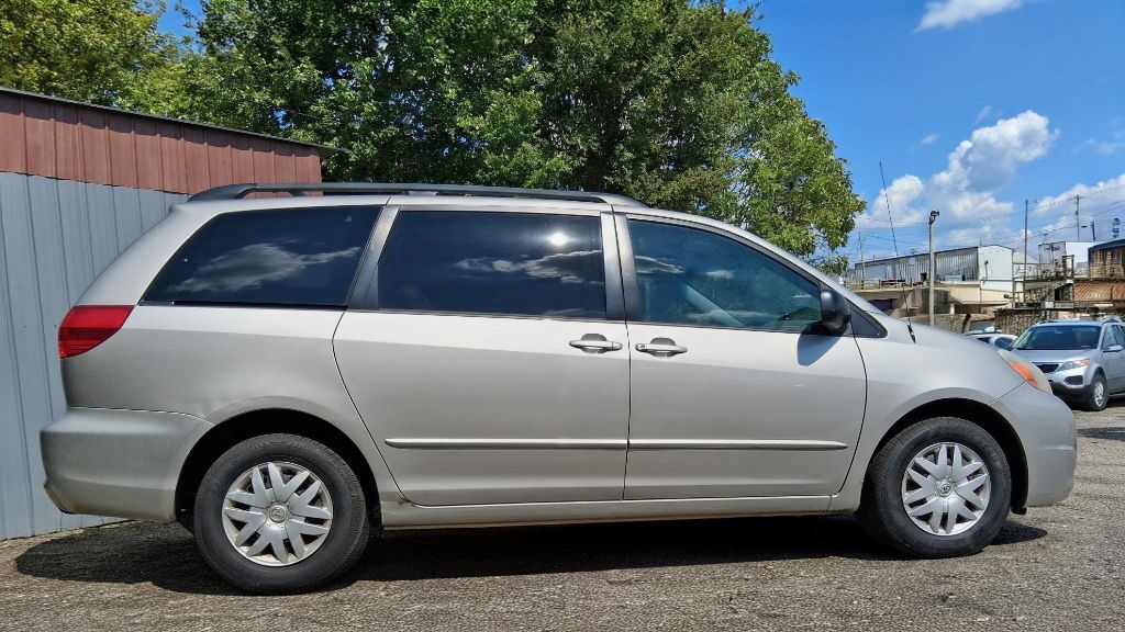 Additional photo of vehicle.