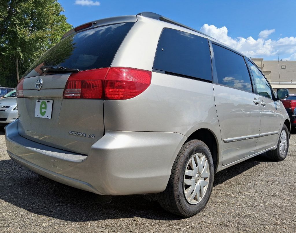 Additional photo of vehicle.