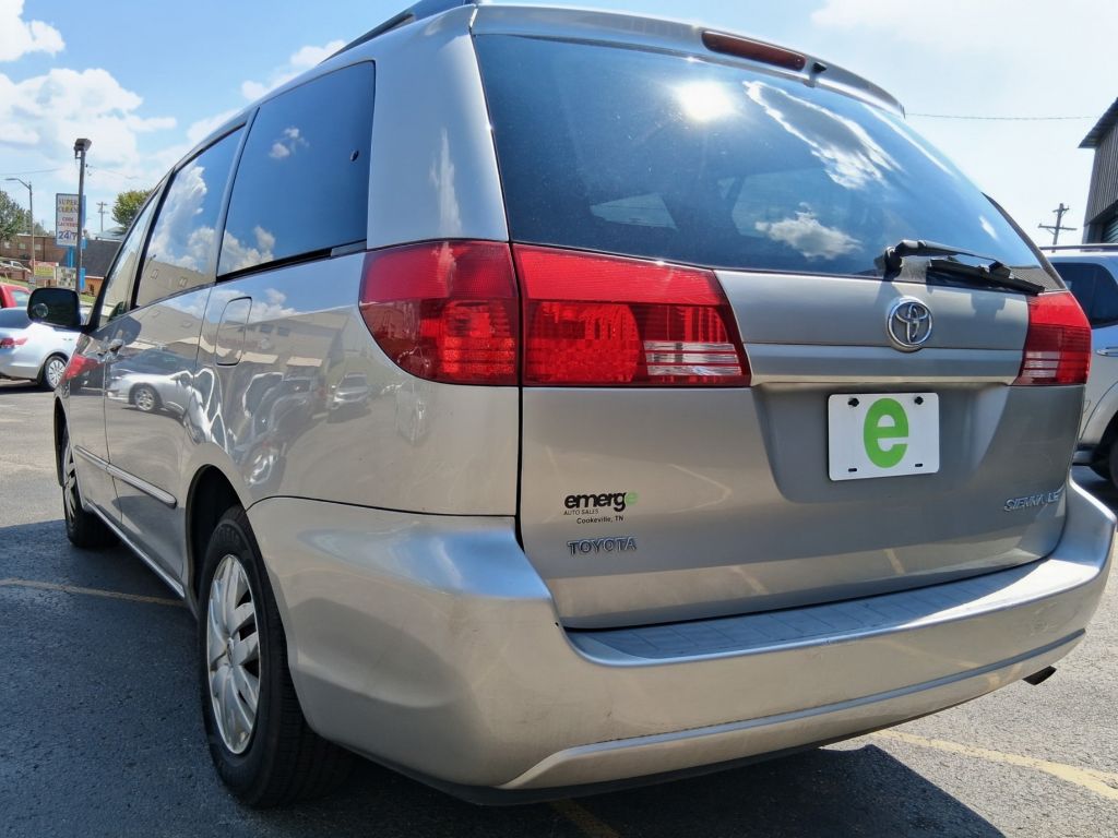 Additional photo of vehicle.