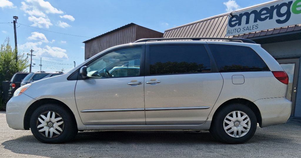 Additional photo of vehicle.