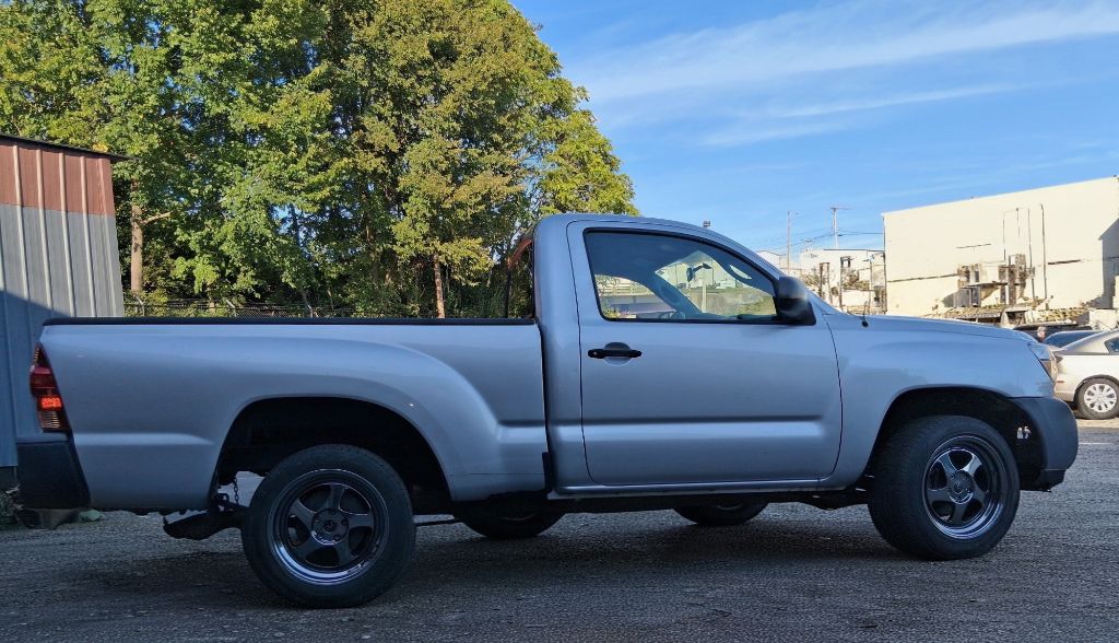 Additional photo of vehicle.