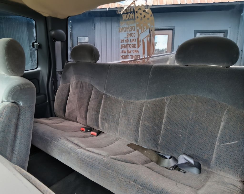 Additional photo of vehicle.