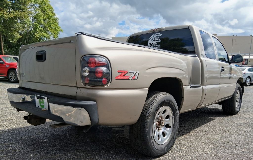 Additional photo of vehicle.