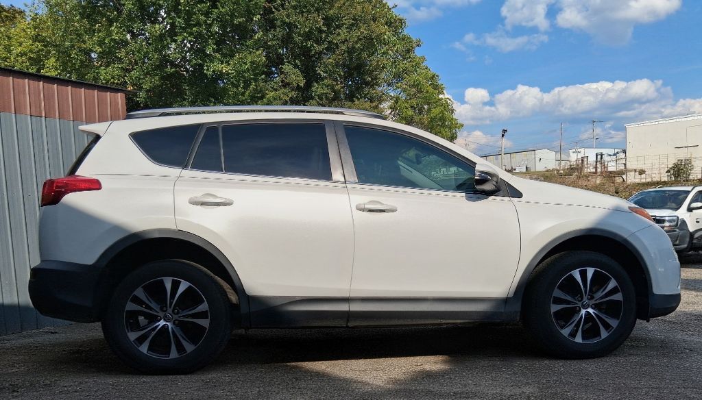 Additional photo of vehicle.