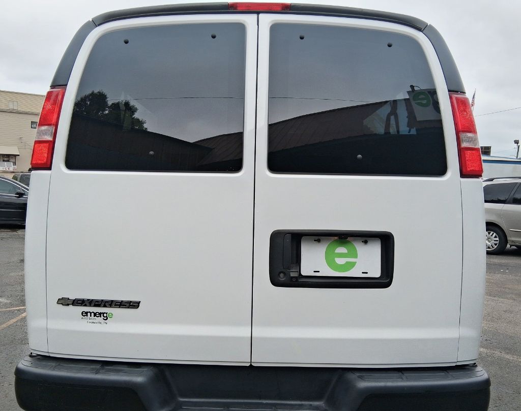Additional photo of vehicle.