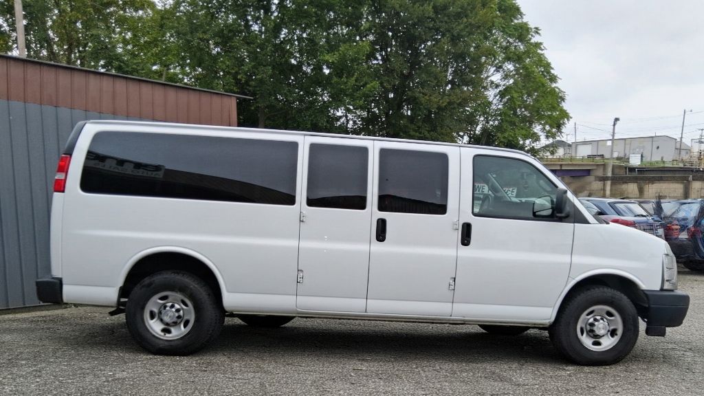 Additional photo of vehicle.