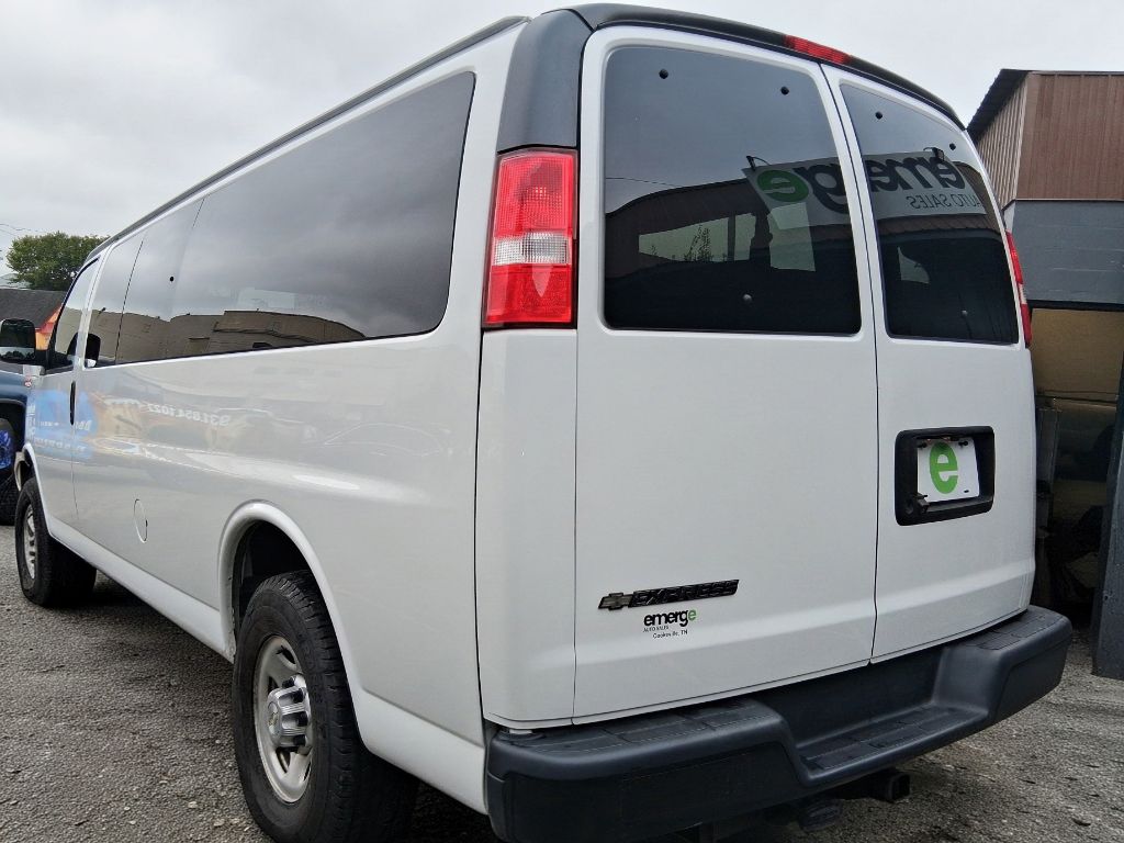 Additional photo of vehicle.