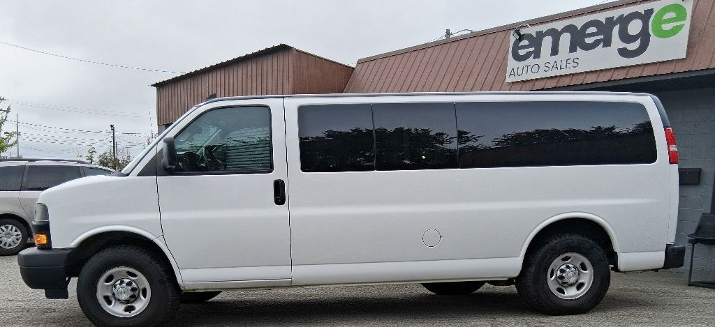 Additional photo of vehicle.