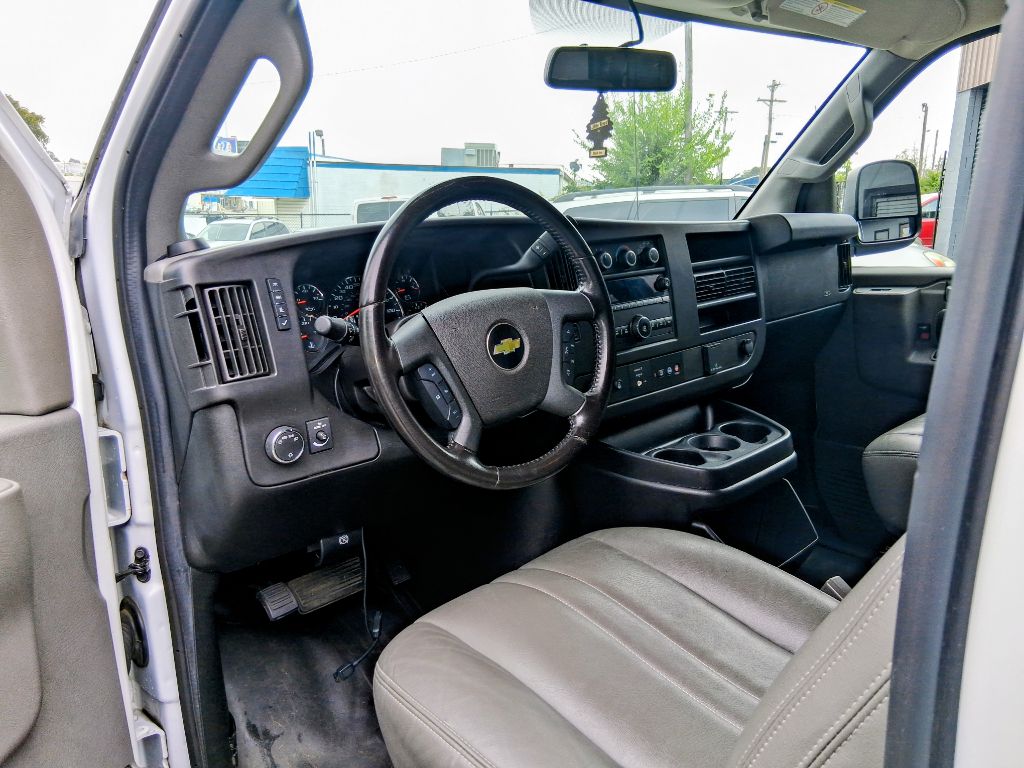 Additional photo of vehicle.