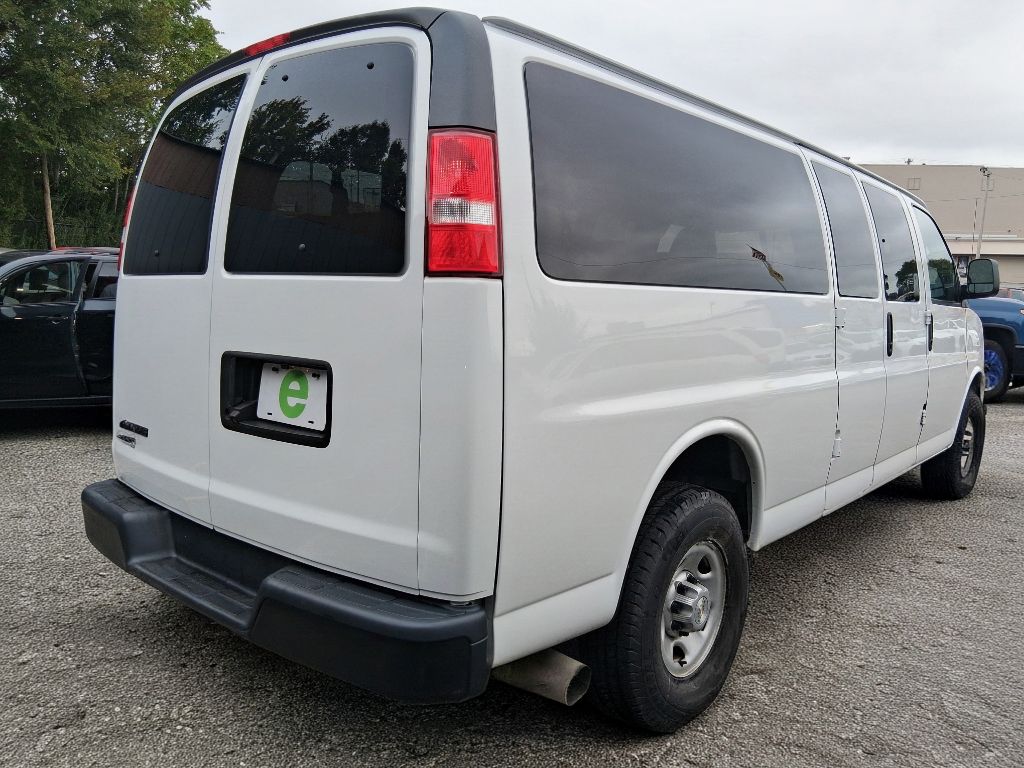 Additional photo of vehicle.