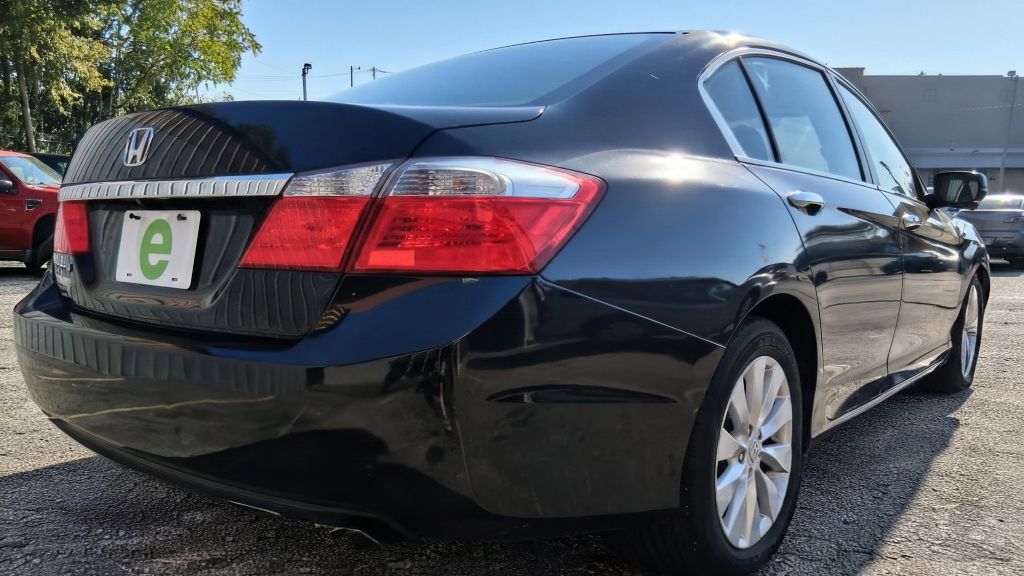 Additional photo of vehicle.