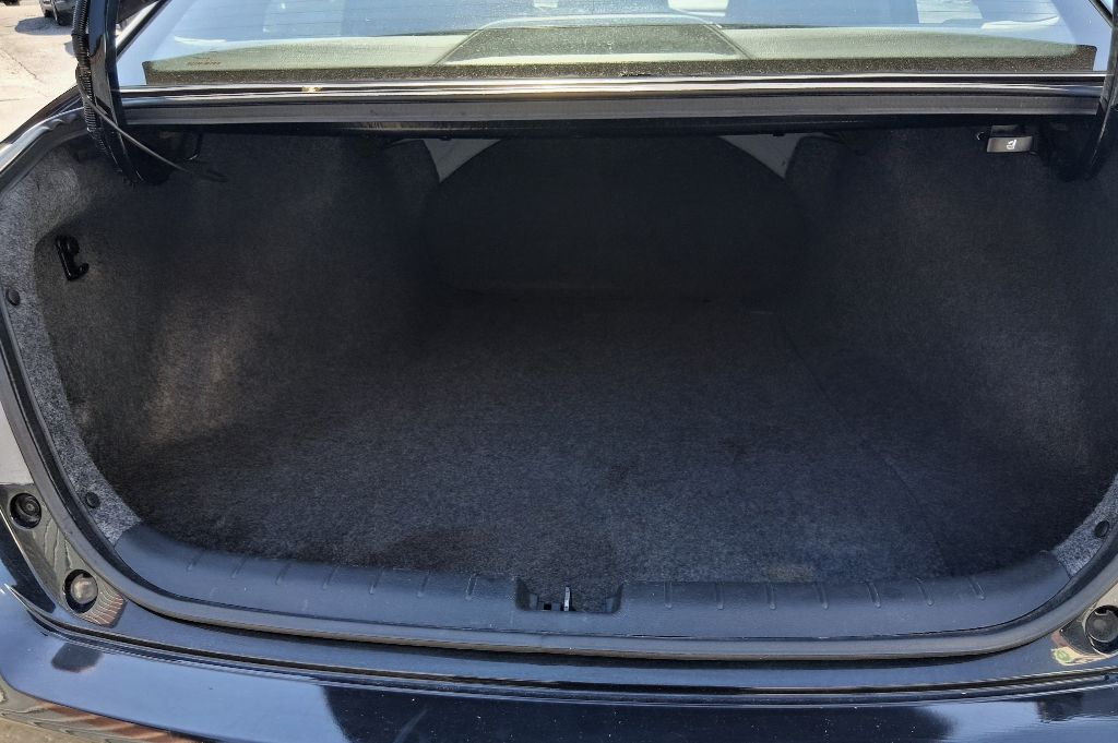 Additional photo of vehicle.