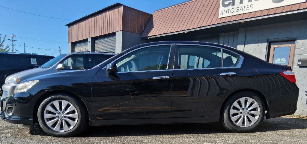 Additional photo of vehicle.