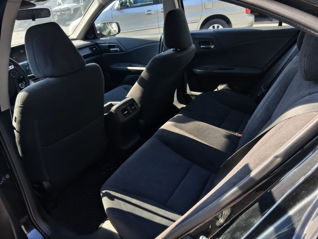 Additional photo of vehicle.