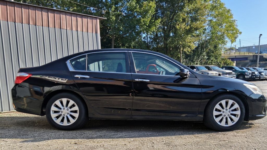 Additional photo of vehicle.