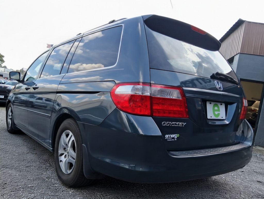 Additional photo of vehicle.