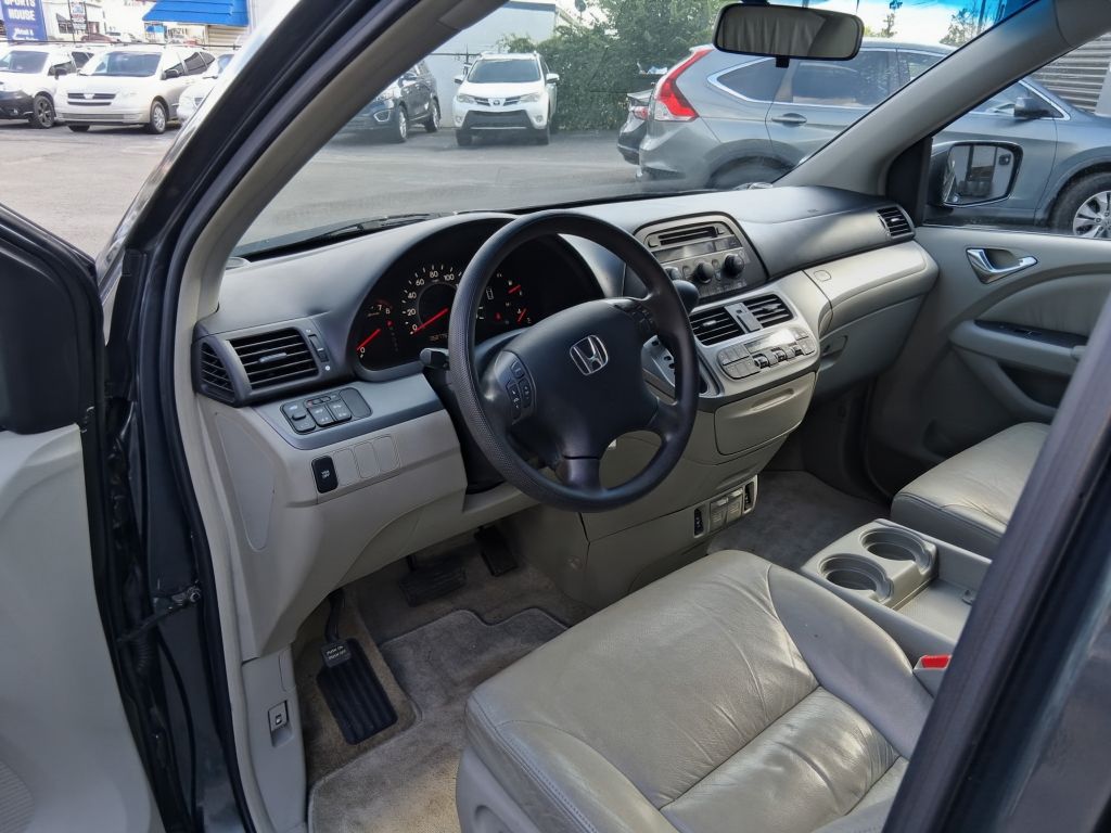 Additional photo of vehicle.