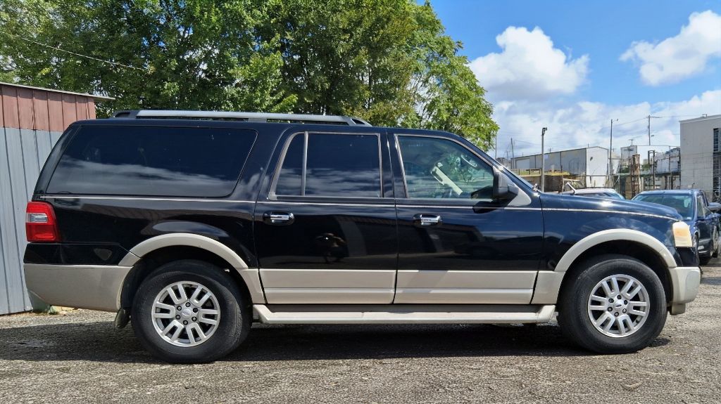 Additional photo of vehicle.