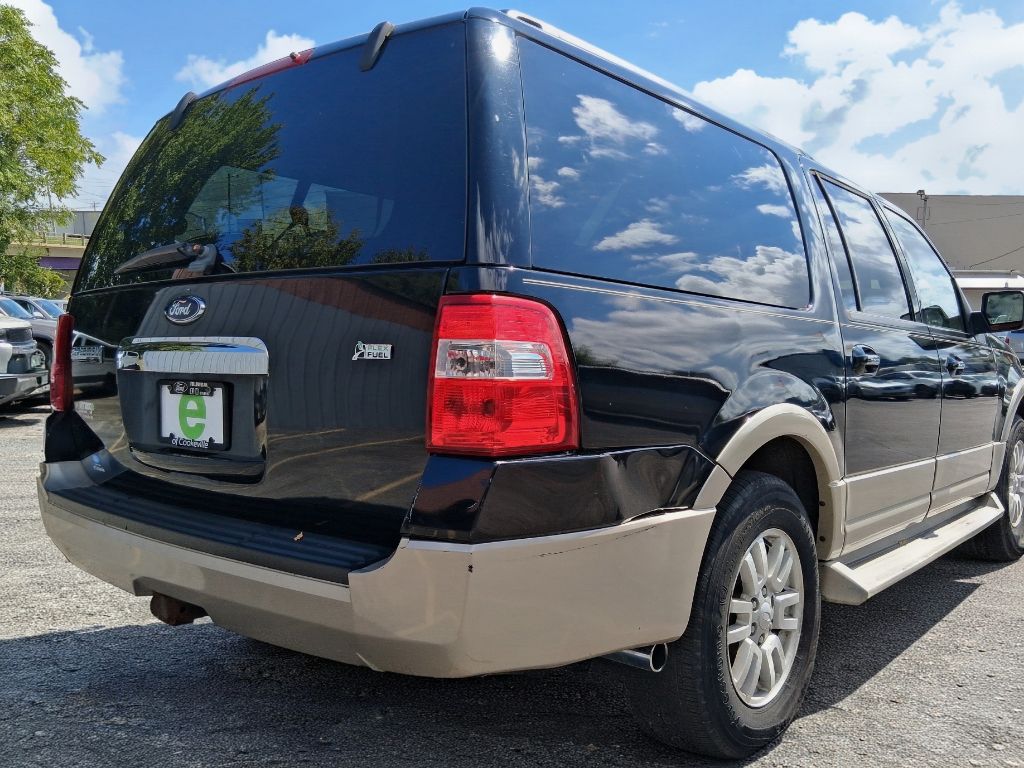 Additional photo of vehicle.